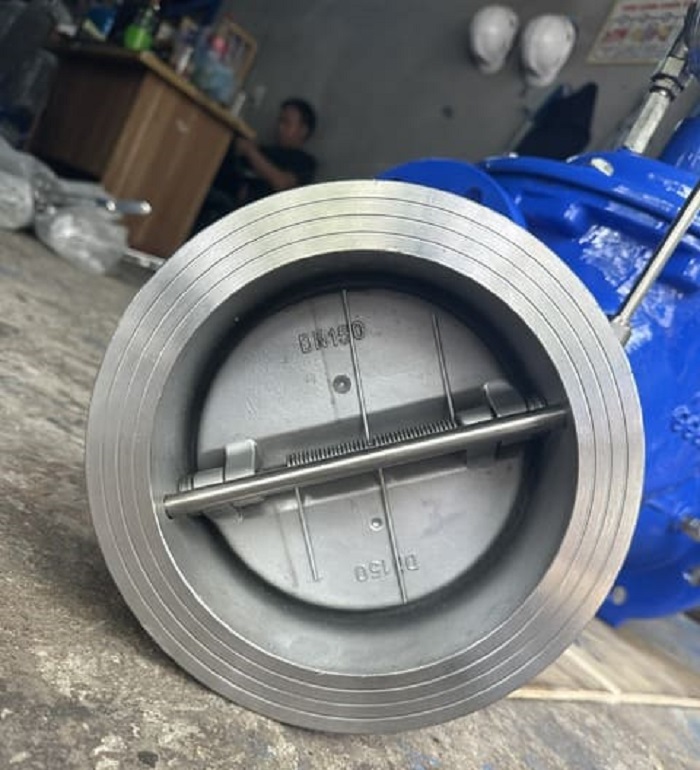 van-mot-chieu-canh-buom-inox