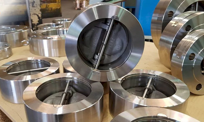 van-mot-chieu-canh-buom-inox